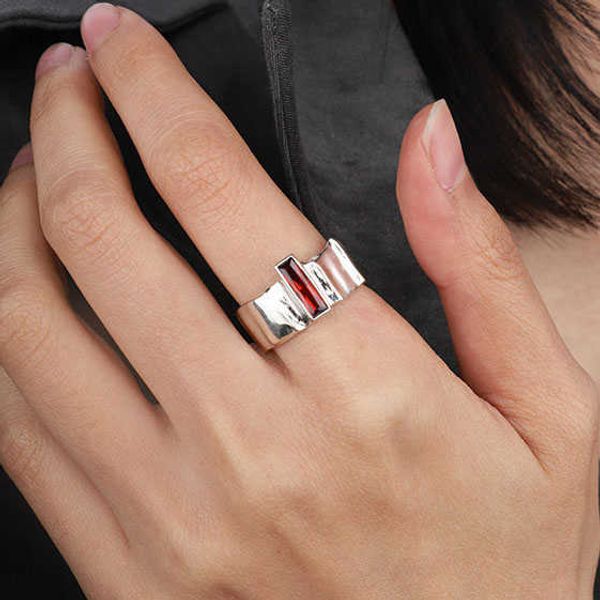 cluster rings punk hip-hop personality design red crystal inlaid open adjustment round rings for men women fashion jewelry party 2022 l23030, Golden;silver
cluster rings punk hip-hop personality design red crystal inlaid open adjustment round rings for men women fashion jewelry party 2022 l23030, Golden;silver