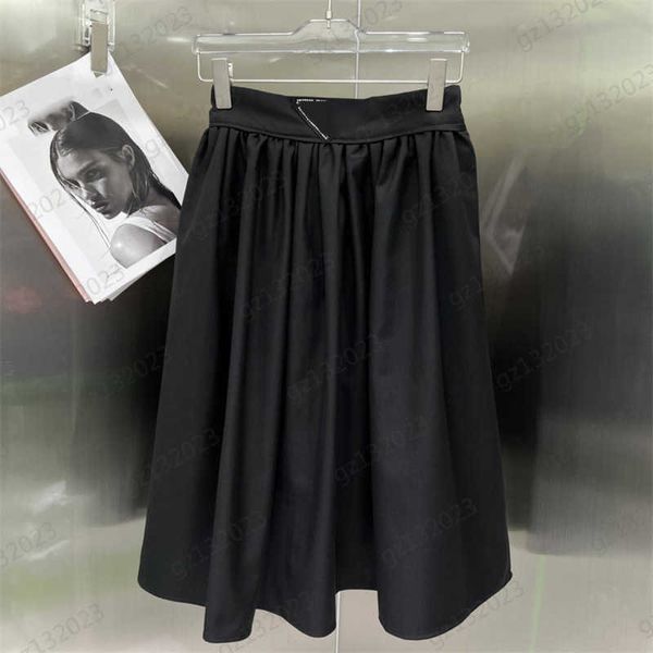 womens skirts luxury drill triangle logo decoration high waist skirt silhouette of the hemline puffy skirt for women, Black
womens skirts luxury drill triangle logo decoration high waist skirt silhouette of the hemline puffy skirt for women, Black