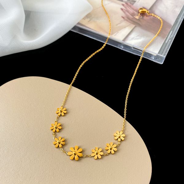 Small crowd design sense Sunflower small daisy gold necklace female summer collarbone chain Valentine's Day wholesale
Small crowd design sense Sunflower small daisy gold necklace female summer collarbone chain Valentine's Day wholesale