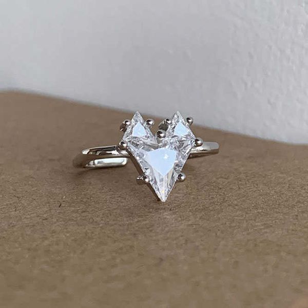 cluster rings silver color square frame love heart zircon rings for women wedding jewelry accessory l230306, Golden;silver
cluster rings silver color square frame love heart zircon rings for women wedding jewelry accessory l230306, Golden;silver