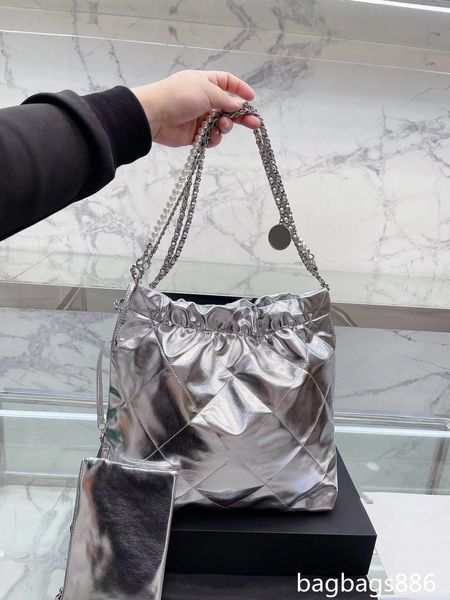 22bag designer bag pearl chain 22bag silver logo gold coin shopping bag plaid silver chain crossbody bag large capacity luxury handbag leath
22bag designer bag pearl chain 22bag silver logo gold coin shopping bag plaid silver chain crossbody bag large capacity luxury handbag leath