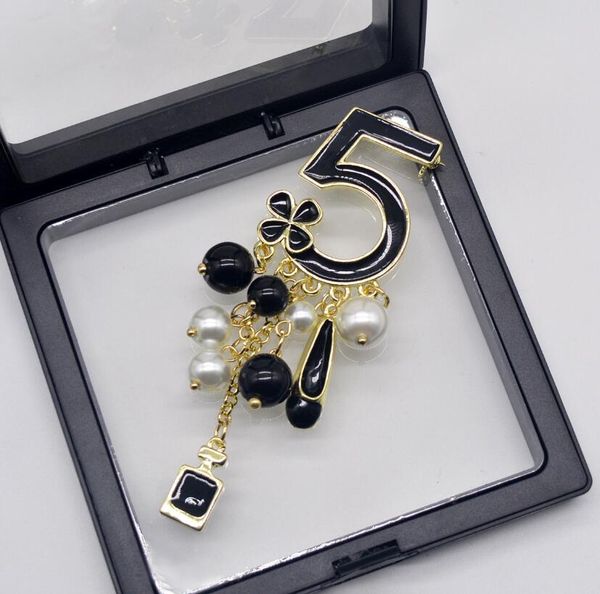 vintage letter brooch personalized design beauty head high-end suit flower accessories female, Gray
vintage letter brooch personalized design beauty head high-end suit flower accessories female, Gray