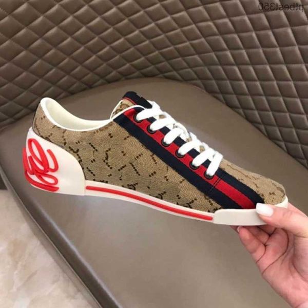 luxury designer 2023 mens shoes letter printed fashion casual black men sports sneakers real pict cwm1
luxury designer 2023 mens shoes letter printed fashion casual black men sports sneakers real pict cwm1