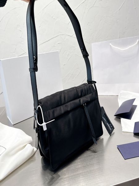 2023 shopping bag nylon men and women large messenger bag two specifications designer one shoulder bag luxury women handbag crossbody bag fa
2023 shopping bag nylon men and women large messenger bag two specifications designer one shoulder bag luxury women handbag crossbody bag fa
