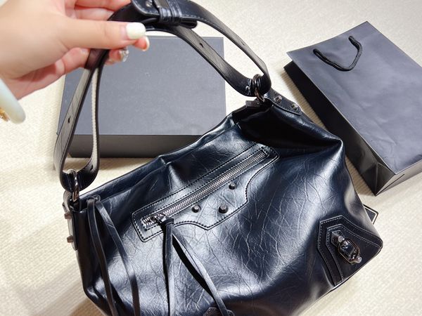 2023 new handbag single shoulder bag simple everything large capacity appearance level high 5a quality
2023 new handbag single shoulder bag simple everything large capacity appearance level high 5a quality