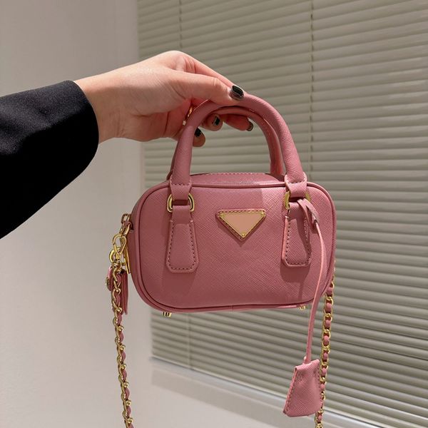 2023 wholesale brand designer totes women's classic cross chain shoulder bag original quality luxury mini leather cosmetic bags fashion
2023 wholesale brand designer totes women's classic cross chain shoulder bag original quality luxury mini leather cosmetic bags fashion