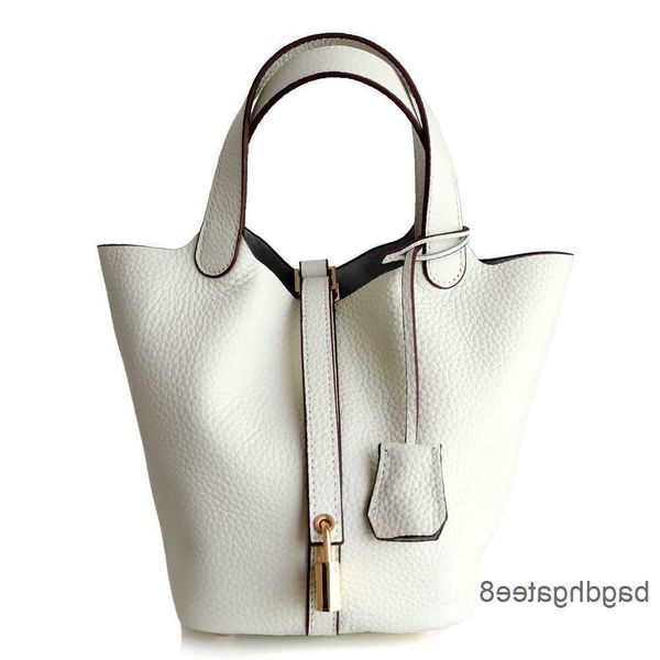 layer 2023 bag h designer bags basket tote picotin kraft vegetable women s leather 18cm locks bucket hand litchi pattern bgjo cvn 7hmo
layer 2023 bag h designer bags basket tote picotin kraft vegetable women s leather 18cm locks bucket hand litchi pattern bgjo cvn 7hmo