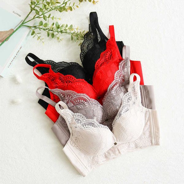 tanger's autumn and winter new silk bra without steel ring thin adjustable mulberry silk underwear lace gathering, Red;black
tanger's autumn and winter new silk bra without steel ring thin adjustable mulberry silk underwear lace gathering, Red;black