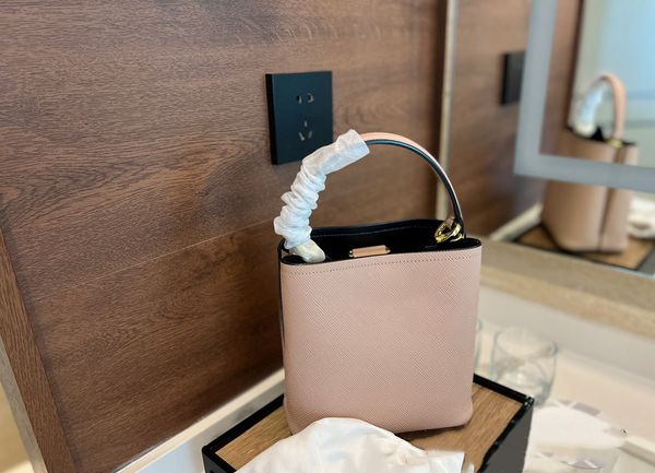 casual bucket bag luxury designer women bag tote single shoulder bag cross-body purse shopping original leather 4 colors large capacity
casual bucket bag luxury designer women bag tote single shoulder bag cross-body purse shopping original leather 4 colors large capacity