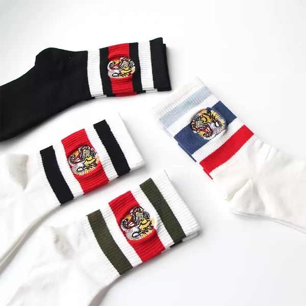2023 size 35-42 autumn winter tiger embroidery socks men women designer breathable cotton middle tube sock fashion sports stockings n1, Black
2023 size 35-42 autumn winter tiger embroidery socks men women designer breathable cotton middle tube sock fashion sports stockings n1, Black