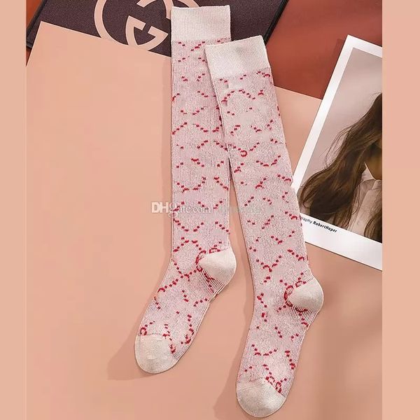 2023 women brand sock fashion dressy hip hop leg socks for girls lady knee high design full letter print stocking streetwear n111, Black
2023 women brand sock fashion dressy hip hop leg socks for girls lady knee high design full letter print stocking streetwear n111, Black