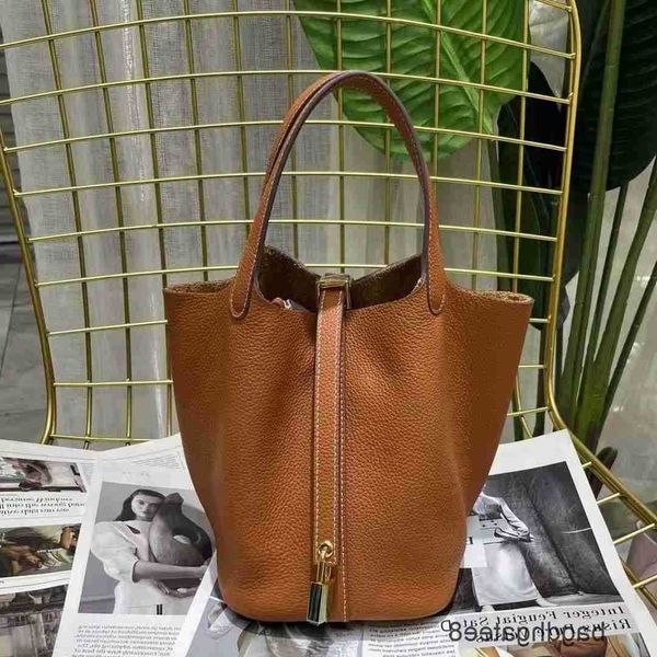original designer picotin locks handbag basket bag women s h bags fashion 2023 leather totes togo first layer 18cm bucket 030v cvn v9dh
original designer picotin locks handbag basket bag women s h bags fashion 2023 leather totes togo first layer 18cm bucket 030v cvn v9dh