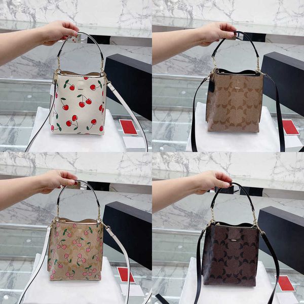 designer tote bag luxury bag beach handbags women vintage cherry leather totes classic black purse shopping bags 230207
designer tote bag luxury bag beach handbags women vintage cherry leather totes classic black purse shopping bags 230207