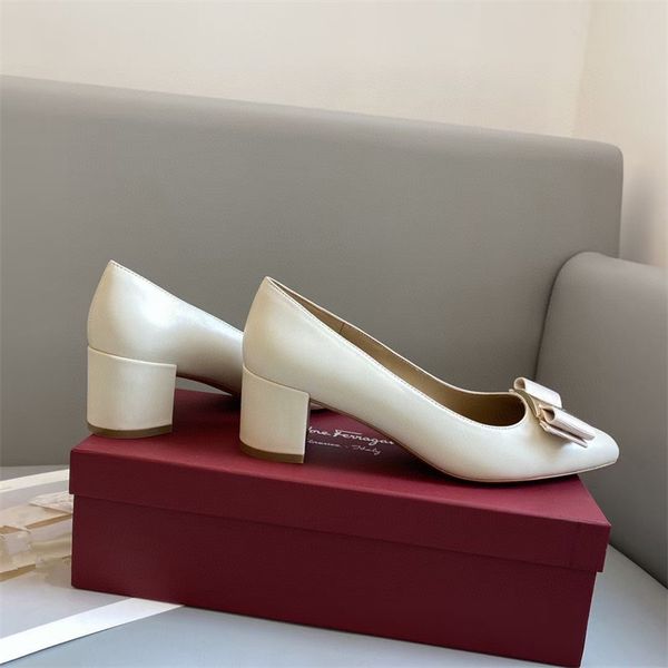 band shoes designer diamond silk shoes 23s womens party wedding dress shoes pumps rhinestone and versatile banquet loafers multicolour shoes, Black
band shoes designer diamond silk shoes 23s womens party wedding dress shoes pumps rhinestone and versatile banquet loafers multicolour shoes, Black