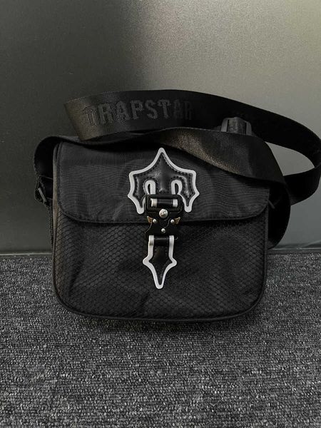 trapstar popular in europe and america simple work style solid color one-shoulder canvas messenger bag for men and women sports and
trapstar popular in europe and america simple work style solid color one-shoulder canvas messenger bag for men and women sports and