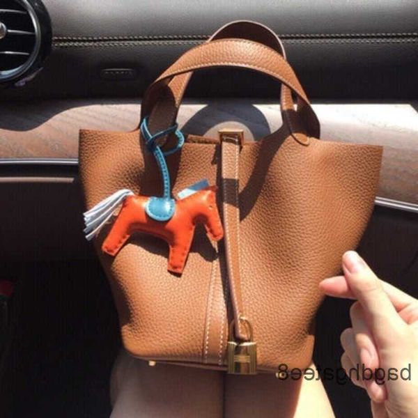 original designer medium picotin locks first bag h bags women s birkins 2023 vegetable fashion basket 22cm layer cowhide leather portable bu
original designer medium picotin locks first bag h bags women s birkins 2023 vegetable fashion basket 22cm layer cowhide leather portable bu