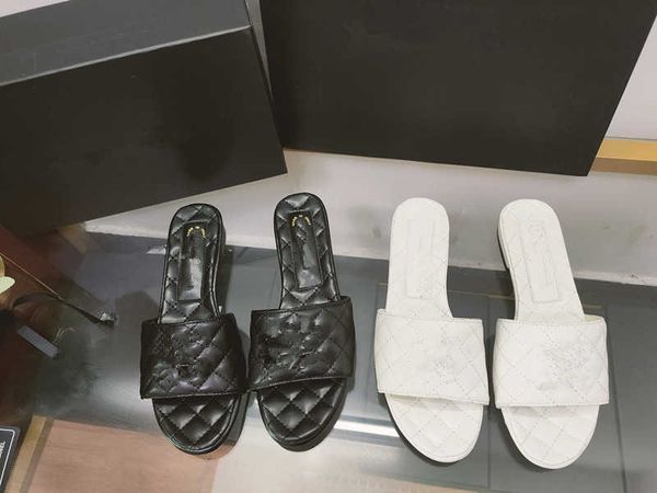 designer 2023 fashion woman quilted plaid check slippers summer beach c chain buckle slides flat heels designer sandals women grid checks lu, Black
designer 2023 fashion woman quilted plaid check slippers summer beach c chain buckle slides flat heels designer sandals women grid checks lu, Black