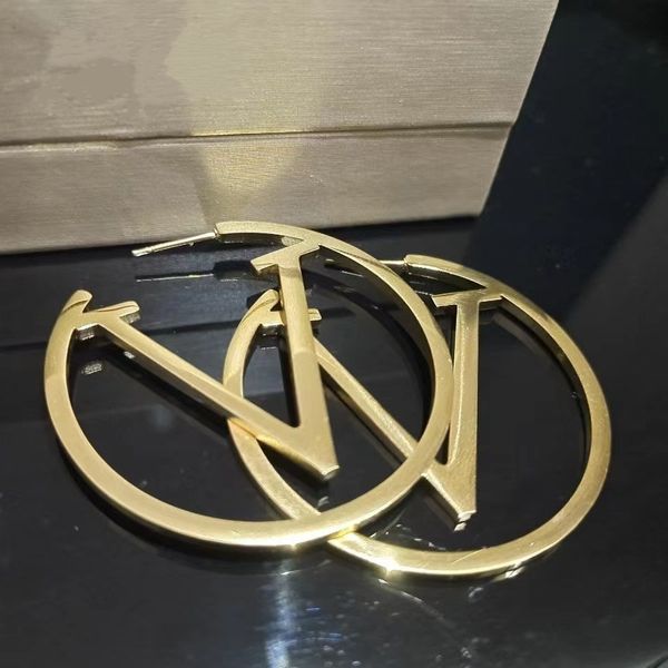 classic pattern charm big circle earrings earring studded women's gold titanium steel luxury designer letter v gift wedding jewelry not, Golden
classic pattern charm big circle earrings earring studded women's gold titanium steel luxury designer letter v gift wedding jewelry not, Golden