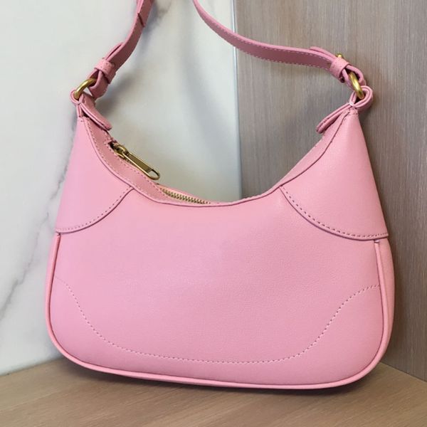 designer simple messenger bag shoulder backpack, handbag interior with three slots, underarm bag color is low-key and fashionable temperamen
designer simple messenger bag shoulder backpack, handbag interior with three slots, underarm bag color is low-key and fashionable temperamen