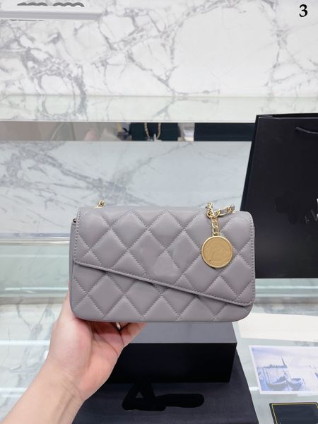 brand lady fashion shoulder bag designer handbag chain letter cross-shoulder shoulder bag fashion dinner bag european and n make-up bag mult
brand lady fashion shoulder bag designer handbag chain letter cross-shoulder shoulder bag fashion dinner bag european and n make-up bag mult
