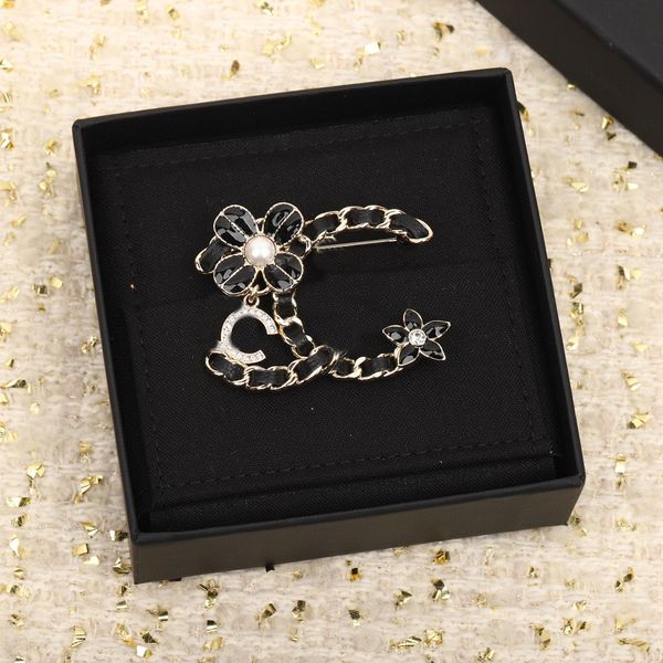2023 luxury quality charm brooch with black genuine leather and flower design sparkly diamond have box stamp ps3952, Golden
2023 luxury quality charm brooch with black genuine leather and flower design sparkly diamond have box stamp ps3952, Golden