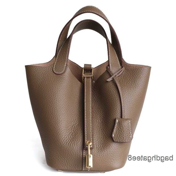 leather picotin locks 2023 bag h designer bags basket tote layer 18cm kraft vegetable women s bucket hand litchi pattern 41lu cvn l5wa
leather picotin locks 2023 bag h designer bags basket tote layer 18cm kraft vegetable women s bucket hand litchi pattern 41lu cvn l5wa
