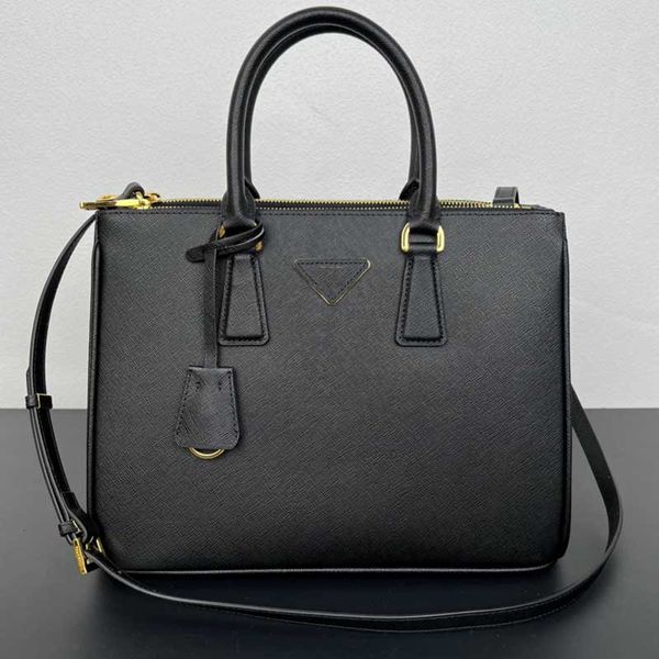 saffiano handbag totes bag genuine leather triangle sign shoulder bags fashion women crossbody tote bags large capactiy package adjustable r
saffiano handbag totes bag genuine leather triangle sign shoulder bags fashion women crossbody tote bags large capactiy package adjustable r