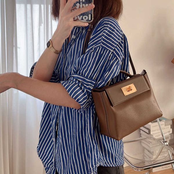 certified products h 2424 advanced handbag simple lock buckle leather small capacity mini 2424 cattle multi function messenger
certified products h 2424 advanced handbag simple lock buckle leather small capacity mini 2424 cattle multi function messenger