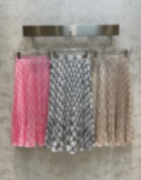 women's printed pleated skirt, high-waisted, a-line large skirt, elegant and flexible upper body, and short-sleeved shirt are very aged, Black
women's printed pleated skirt, high-waisted, a-line large skirt, elegant and flexible upper body, and short-sleeved shirt are very aged, Black
