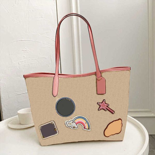 badge tote bag luxury bags shoulder bag cross body women designers handbag leather female handbags trendy crossbody purses 230101/0218
badge tote bag luxury bags shoulder bag cross body women designers handbag leather female handbags trendy crossbody purses 230101/0218
