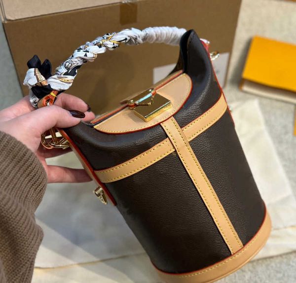 designer bags luxury women chip bags classic retir style pocket handbags genuine leather shoulderbags casual shopping travel handbags lady
designer bags luxury women chip bags classic retir style pocket handbags genuine leather shoulderbags casual shopping travel handbags lady