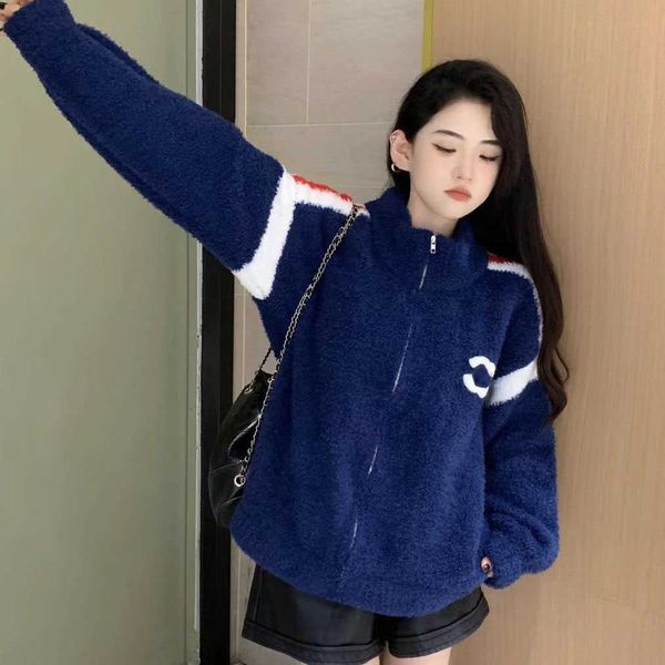 23ss designer brand women jacket coat stand collar small fragrant style thickened lamb wool fleece casual color cotton bomber autumn womens, Black;brown
23ss designer brand women jacket coat stand collar small fragrant style thickened lamb wool fleece casual color cotton bomber autumn womens, Black;brown