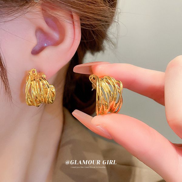 2023 new design charm winding metal geometric round gold color thick metal hoop earrings for women jewelry girl gift, Golden
2023 new design charm winding metal geometric round gold color thick metal hoop earrings for women jewelry girl gift, Golden