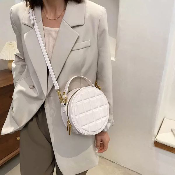 vintage shoulder bag women 2021 new simple lovely casual small round bag ladies design pu leather mini crossbody and purse, Black;red
vintage shoulder bag women 2021 new simple lovely casual small round bag ladies design pu leather mini crossbody and purse, Black;red