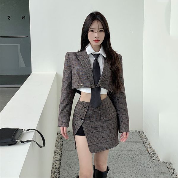 two piece dress vintage buckle check plaid 2 pieces set women cropped blazer irregular ladies side slit mini skirt long sleeve suits outfit, White
two piece dress vintage buckle check plaid 2 pieces set women cropped blazer irregular ladies side slit mini skirt long sleeve suits outfit, White