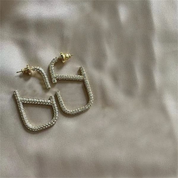 tiktok diamond earring orecchini women luxury accessories v letters shape fashion chic stud woman fun lucky designer earring plated silver o, Golden;silver
tiktok diamond earring orecchini women luxury accessories v letters shape fashion chic stud woman fun lucky designer earring plated silver o, Golden;silver
