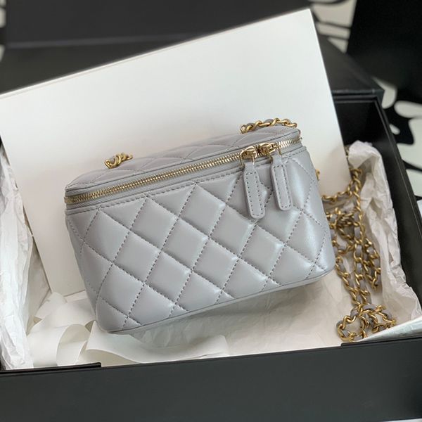 designer cosmetic bag genuine leather crossbody bag 11cm lady chain bag shoulder delicate knockoff super_bagss with box yc140
designer cosmetic bag genuine leather crossbody bag 11cm lady chain bag shoulder delicate knockoff super_bagss with box yc140