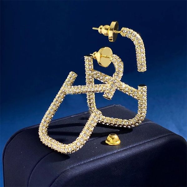luxury diamond earrings v letter designer earrings with full diamonds womens orecchini metal love street titanium steel iced out luxury eari, Golden;silver
luxury diamond earrings v letter designer earrings with full diamonds womens orecchini metal love street titanium steel iced out luxury eari, Golden;silver