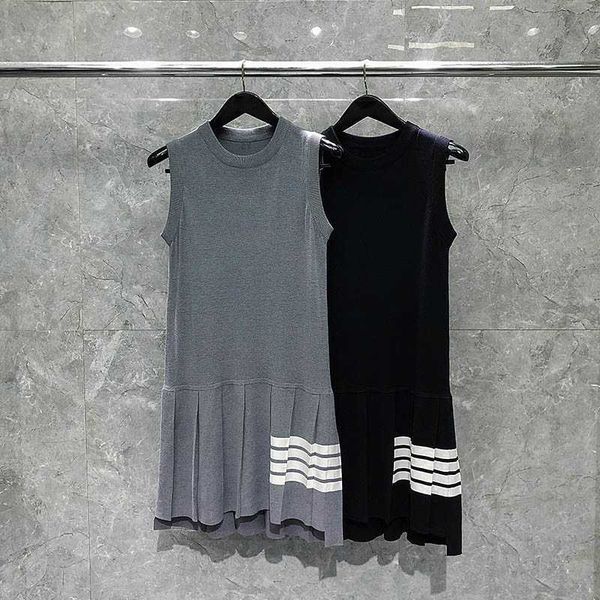 tb thom sleeveless dress college style loose casual knitted dress 0-neck four bars age-reducing vest pleated wool skirt women, Black;gray
tb thom sleeveless dress college style loose casual knitted dress 0-neck four bars age-reducing vest pleated wool skirt women, Black;gray