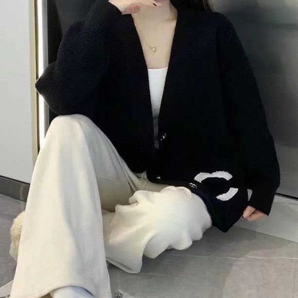 women's jackets designer 23ss brand sweater cardigan jacket autumn winter new dual-pocket contrast color double-c-letter grain warm wom, Black;brown
women's jackets designer 23ss brand sweater cardigan jacket autumn winter new dual-pocket contrast color double-c-letter grain warm wom, Black;brown
