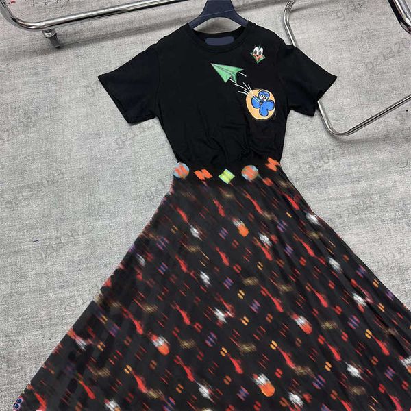 black two piece dress portrait print classic crewneck design short sleeve cotton jacket high waist large hemline mid-length pleated skirts t, White
black two piece dress portrait print classic crewneck design short sleeve cotton jacket high waist large hemline mid-length pleated skirts t, White