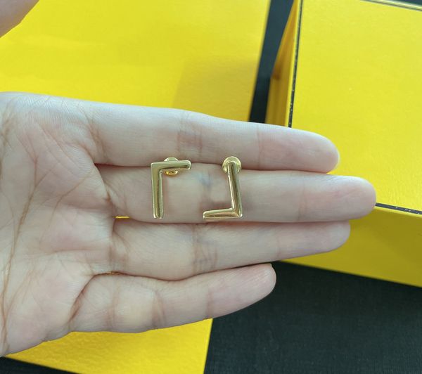 2023 design wholesale tiny stud earrings small letter stud earring silver studs women men wedding party jewelry, Golden;silver
2023 design wholesale tiny stud earrings small letter stud earring silver studs women men wedding party jewelry, Golden;silver