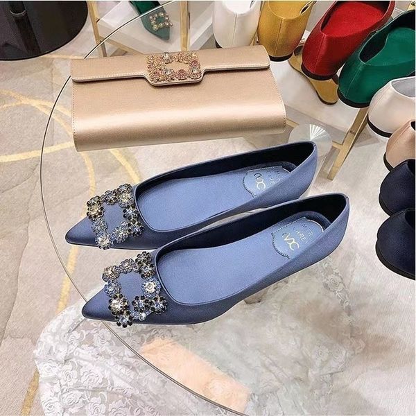 dress shoes lady's colorful diamond flats silk pointed toe party bride footwear larger size 3144 silver red black comfortable 230307
dress shoes lady's colorful diamond flats silk pointed toe party bride footwear larger size 3144 silver red black comfortable 230307