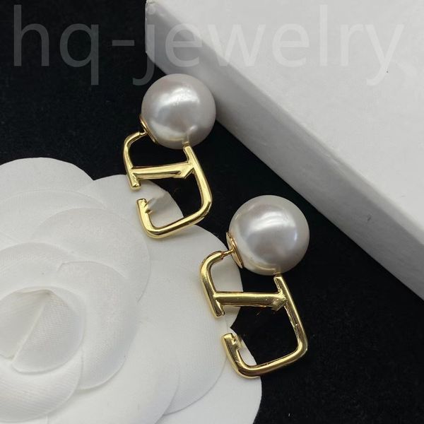 2023 luxury master diamond studs 14k white gold design women's earrings letter v earrings charm gift3888, Golden;silver
2023 luxury master diamond studs 14k white gold design women's earrings letter v earrings charm gift3888, Golden;silver