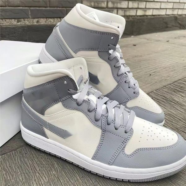 1s og mens basketball shoes military black blue canvas sail oreo red thunder white cement black cat bred sports women sneakers size 36-46
1s og mens basketball shoes military black blue canvas sail oreo red thunder white cement black cat bred sports women sneakers size 36-46