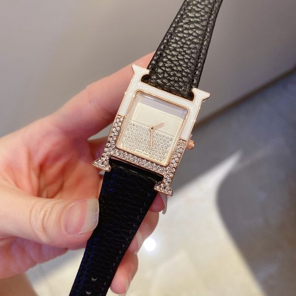 2023 good quality letter women watches 2-pointer diamond fashion style dress watch lady 5 colors japan quartz movement leather strap casual, Slivery;golden
2023 good quality letter women watches 2-pointer diamond fashion style dress watch lady 5 colors japan quartz movement leather strap casual, Slivery;golden