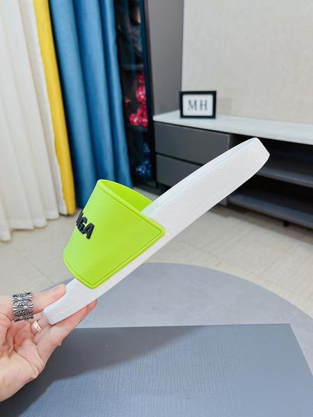 2023 new slippers designer sandals men and women slippers gear bottoms flip flops ladies luxury fashion casual size 35 ----46 with box, Black
2023 new slippers designer sandals men and women slippers gear bottoms flip flops ladies luxury fashion casual size 35 ----46 with box, Black
