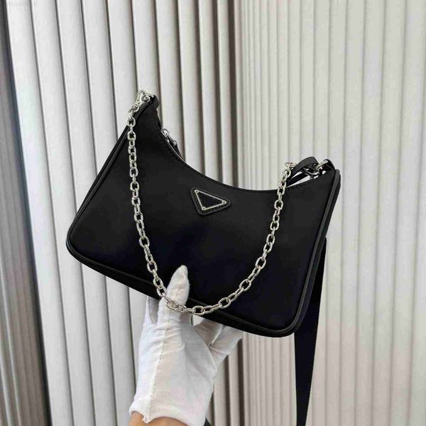 luxurys designer bags crossbody designer bag shoulder bags designers woman re edition 2000 2005 nylon bags 3-piece black zippy wallets
luxurys designer bags crossbody designer bag shoulder bags designers woman re edition 2000 2005 nylon bags 3-piece black zippy wallets