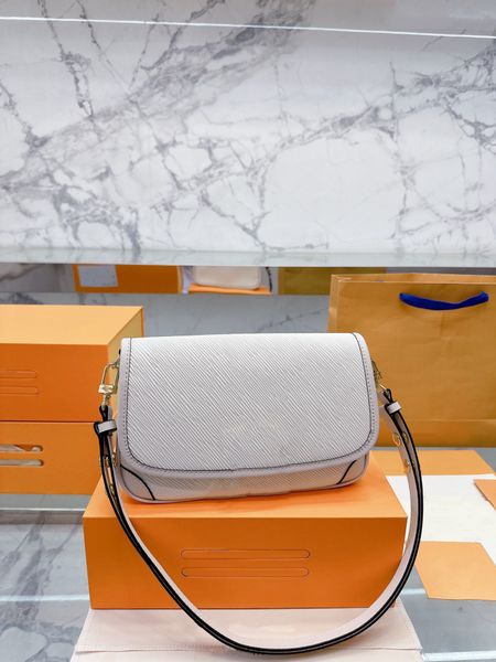 5a fashion women bag water ripple flap shoulder bag metal logo flap designer luxury crossbody bag
5a fashion women bag water ripple flap shoulder bag metal logo flap designer luxury crossbody bag