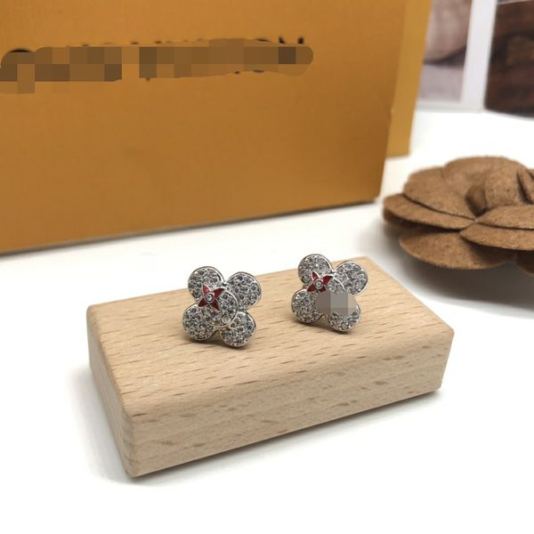 2022 stainless steel women designer stud luxury style simple v love couple earrings for lady party wedding gifts wholesale e-113, Golden;silver
2022 stainless steel women designer stud luxury style simple v love couple earrings for lady party wedding gifts wholesale e-113, Golden;silver